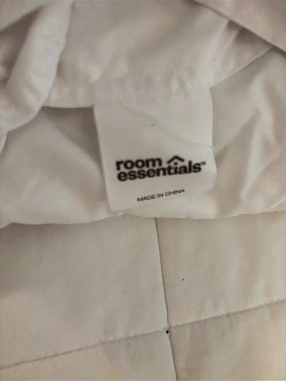 Target Room Essentials White Down Alternative Comforter - Lightweight full/queen